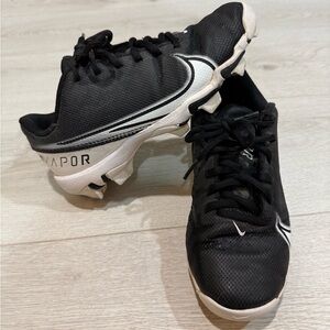 Nike Black and White Vapor Baseball / Football Cleats Size 3 kids